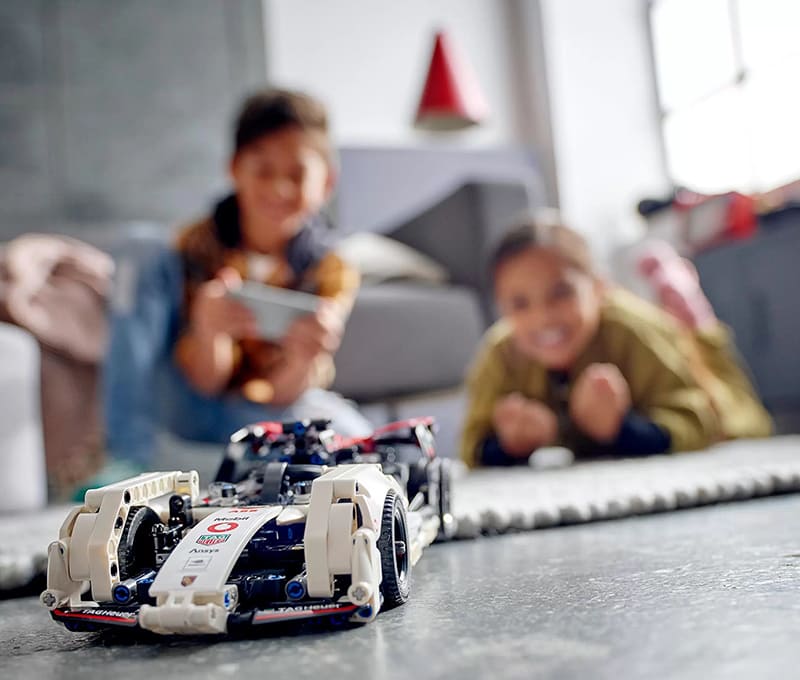 Конструктор Lego Technic Formula E Porsche 99X Electric понравиться детям